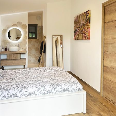 Вілла Le Petit Cabanon Provencal Mane  Екстер'єр фото