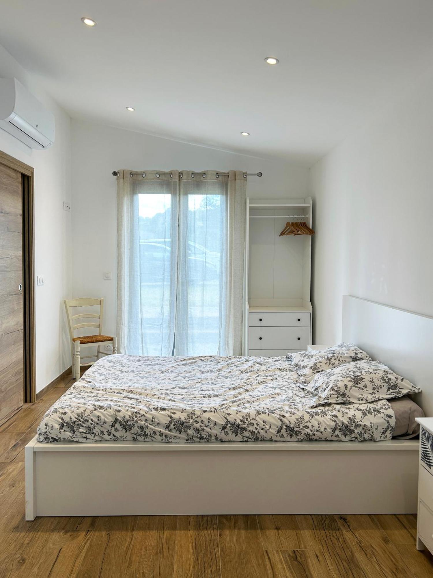 Вілла Le Petit Cabanon Provencal Mane  Екстер'єр фото